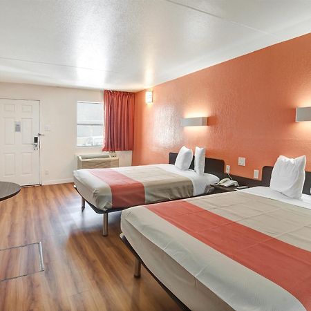 Motel 6-Dallas, Tx - Forest Lane Екстериор снимка