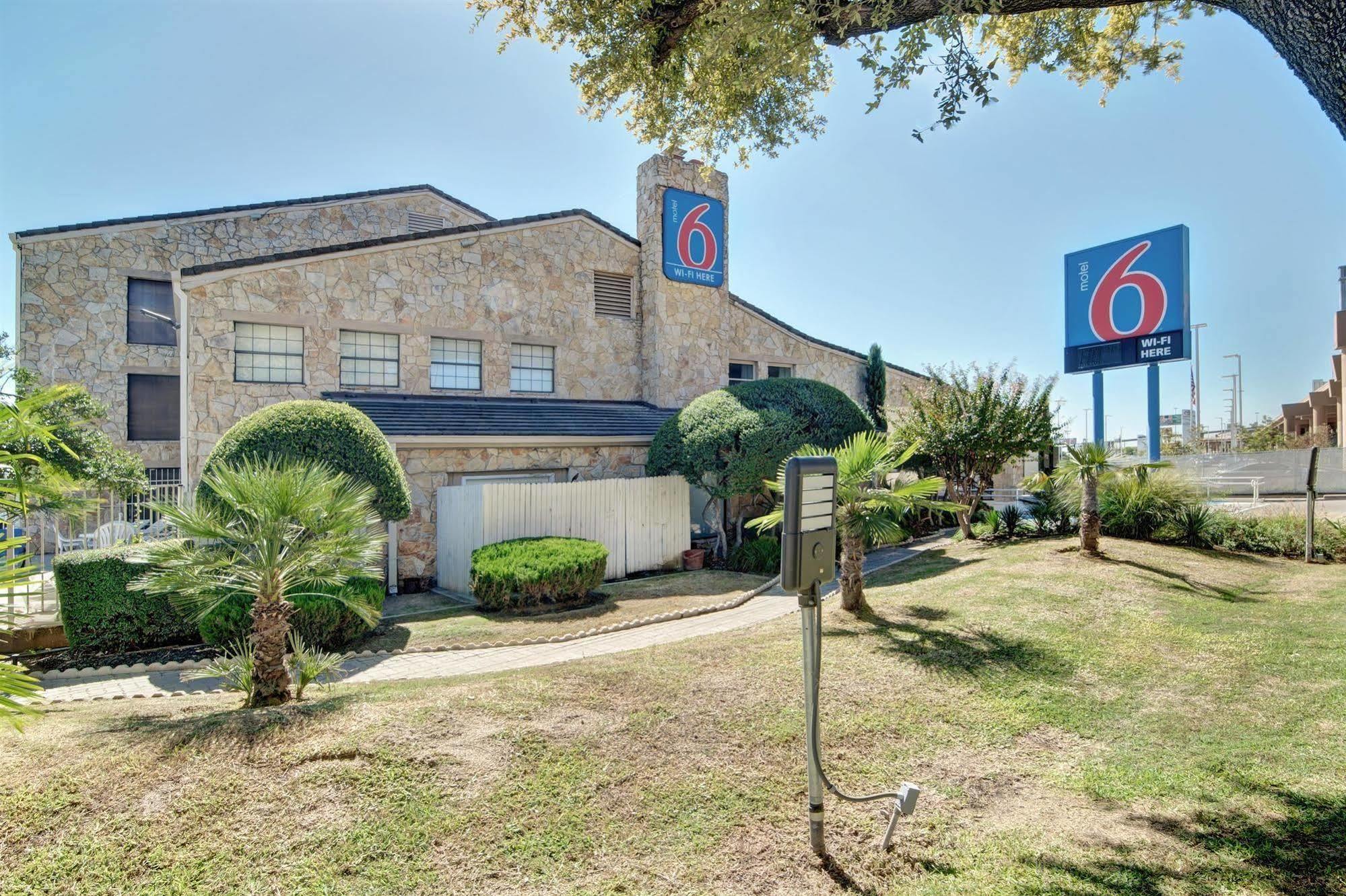 Motel 6-Dallas, Tx - Forest Lane Екстериор снимка